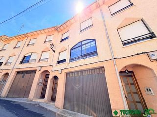 Casa aparellada a Arenal (El). Casa en venta en el arenal