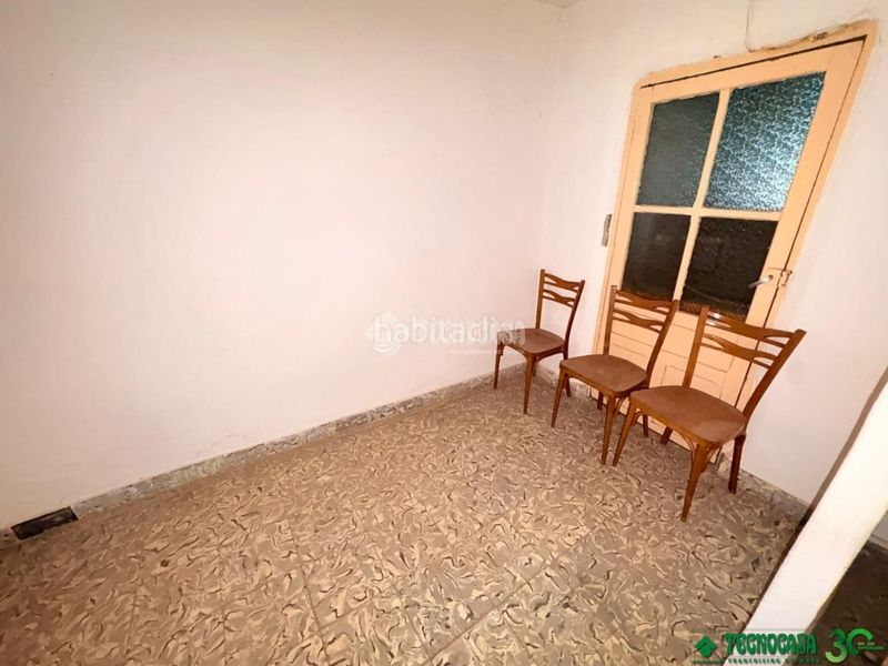 Foto f8fb2998-ceae-41b8-bbf6-d19d76581756. Casa aparellada a Arenal (El)