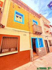 Casa aparellada en Candeleda. Casa en venta en candeleda