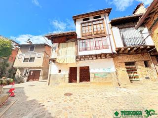 Maison jumelée à Guisando. Casa en venta en guisando