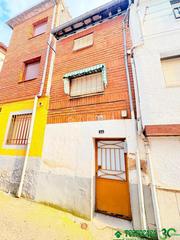 Casa aparellada en Candeleda. Casa en venta en candeleda