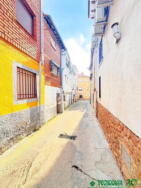 Foto c563dcee-34c4-4f23-902a-ba5f3e53867b. Casa pareada casa en venta en Candeleda