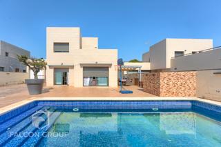 Xalet  Carrer dàlia. Amplia y luminosa vivienda unifamiliar en zona tranquila, con pi
