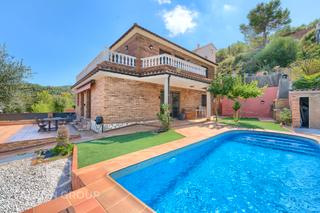 Maison  Carrer roger de flor. Chalet reformado con licencia turística en urbanización californ