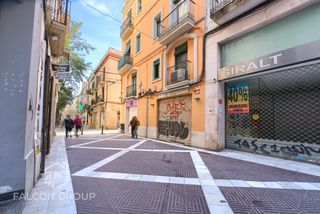 Local Comercial  Carrer de sant sebastià. Se ofrece amplio local, situado en una zona bien ubicada y con b