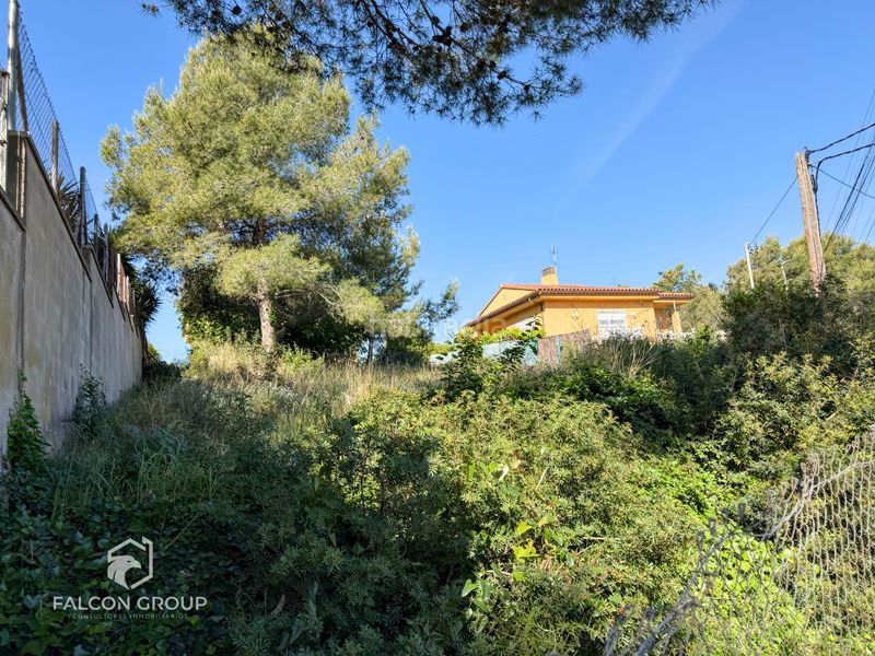 Foto d639526d-fe3d-40b6-8e51-eeedd093c8f9. Terreny residencial a Canyelles