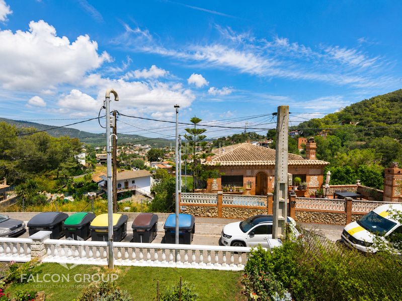 Foto a734610d-8c2b-43aa-ae20-71e3567fbd7f. Xalet amb piscina a Canyelles