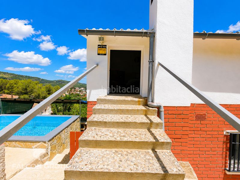 Foto f527d5e6-e4eb-4208-b151-6aec9fcec7f8. Xalet amb piscina a Canyelles