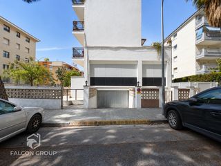 Aparcament cotxe a Carrer de Bellvei