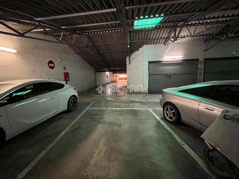 Foto 900748b5-90ab-40cd-b8e9-a3a531f56d22. Car parking in La Geltrú-Sant Jordi Vilanova i la Geltrú