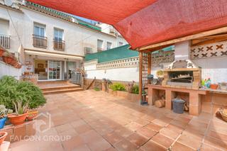 Casa aparellada  Carrer almogvers