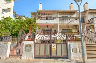 Casa aparellada  Carrer de les vinyes