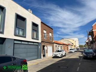 Casa aparellada  C. andalucía. Casa en venta en ciudad real