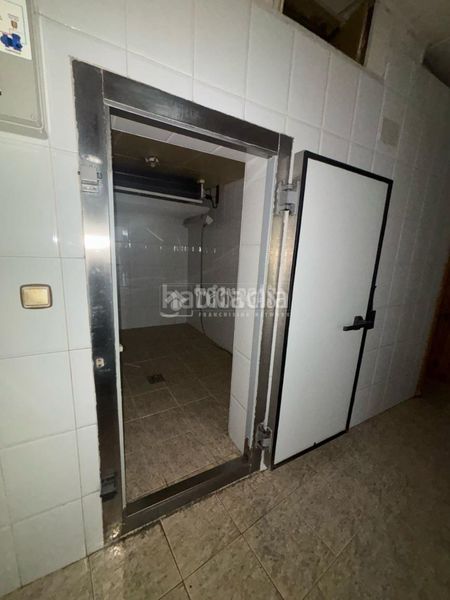 Foto 05ecbc2f-617a-43d0-a356-00b11ee18d4f. Local comercial a Cenes de la Vega