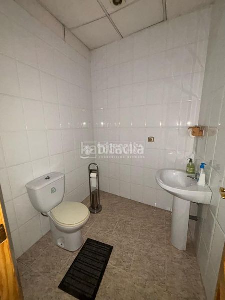 Foto 3b42f2ef-ef4c-4d0b-aa60-51f0b3ed398c. Local comercial a Cenes de la Vega