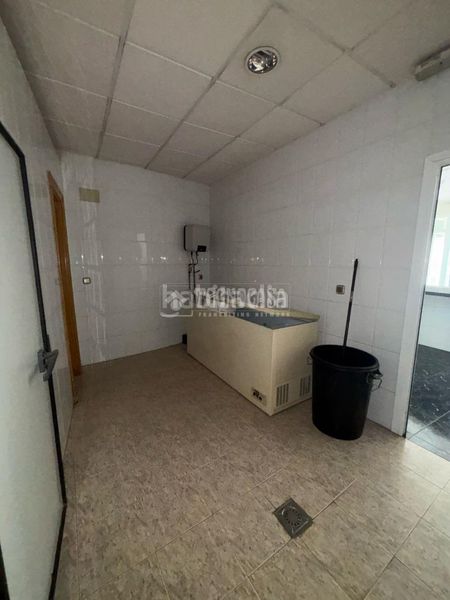 Foto 678b9b0f-6a5f-4012-bb8f-1f4e8254cbf5. Local comercial a Cenes de la Vega
