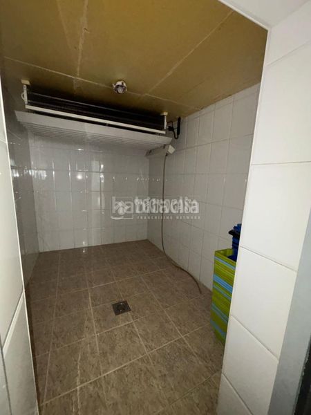 Foto f5913f46-6cf4-457f-8c17-9da1e6dfac21. Local comercial a Cenes de la Vega