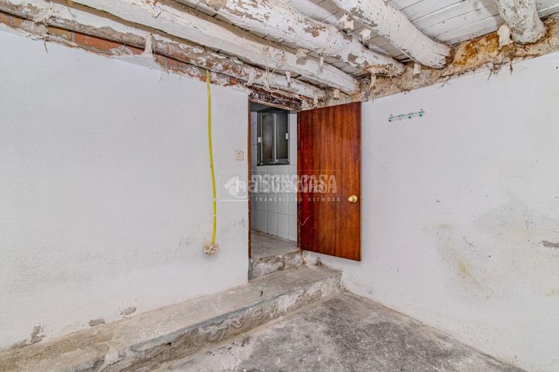 Foto 62cf2bd0-ca0e-439b-a529-bfec570132d2. Casa aparellada a Güéjar Sierra