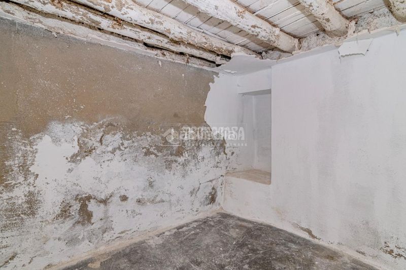 Foto b45c7838-94b6-4126-91ed-85c9d23cf3fb. Casa aparellada a Güéjar Sierra