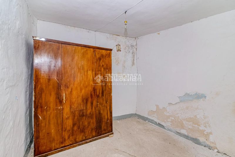 Foto c0b4be2f-bf09-4cdc-a44c-13d98c19c013. Casa aparellada a Güéjar Sierra
