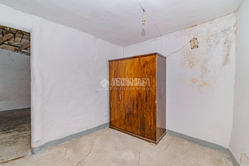 Foto f8faf2cf-3afc-4d06-9097-ddc6a7cac3e7. Casa aparellada a Güéjar Sierra
