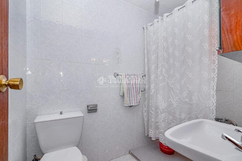 Foto bc483d9b-ca2e-49bd-a0e9-4f82a5f2c9af. Casa pareada casa en venta en Quéntar