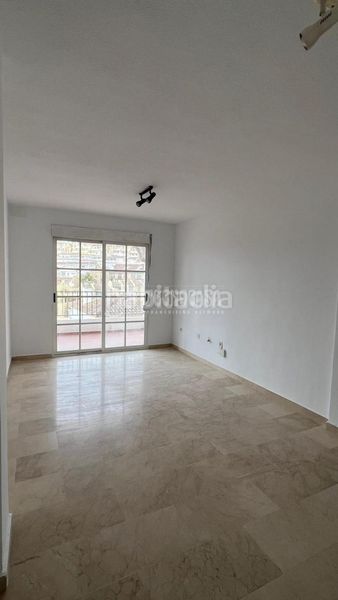 Foto e2c1298c-38b0-4ce6-a7de-925d8e8428b2. Pis amb aparcament a Cenes de la Vega
