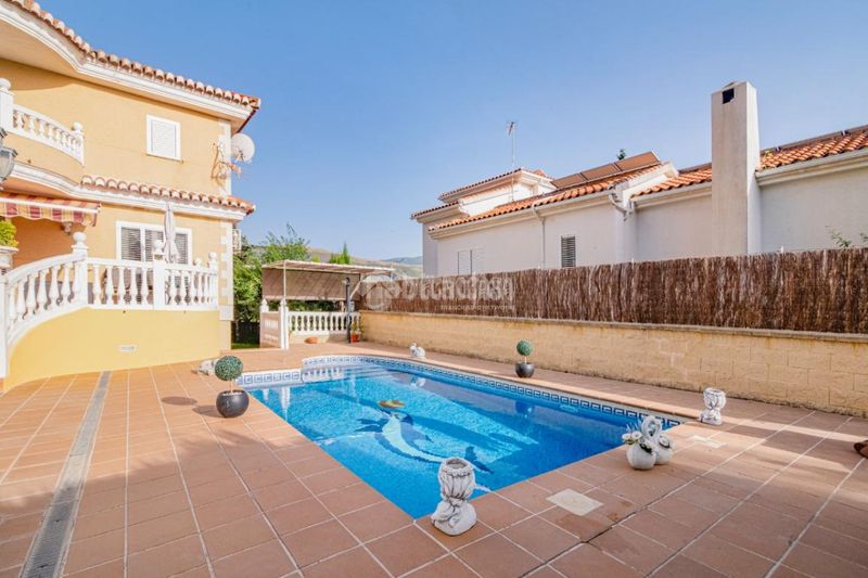 Foto 02f662af-5d95-4fc3-b387-75fb2bdc9f78. Casa amb piscina a Cenes de la Vega