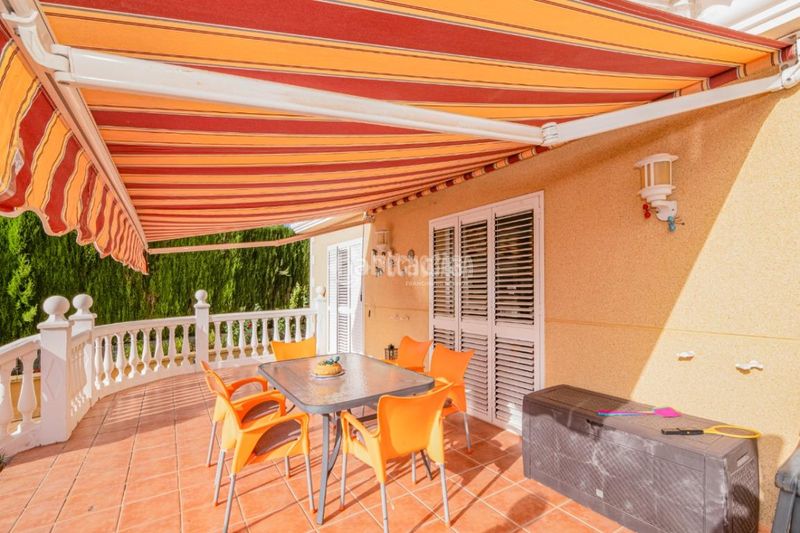 Foto 3e4e9a1b-c294-4104-9e6f-6be382b076e3. Casa amb piscina a Cenes de la Vega
