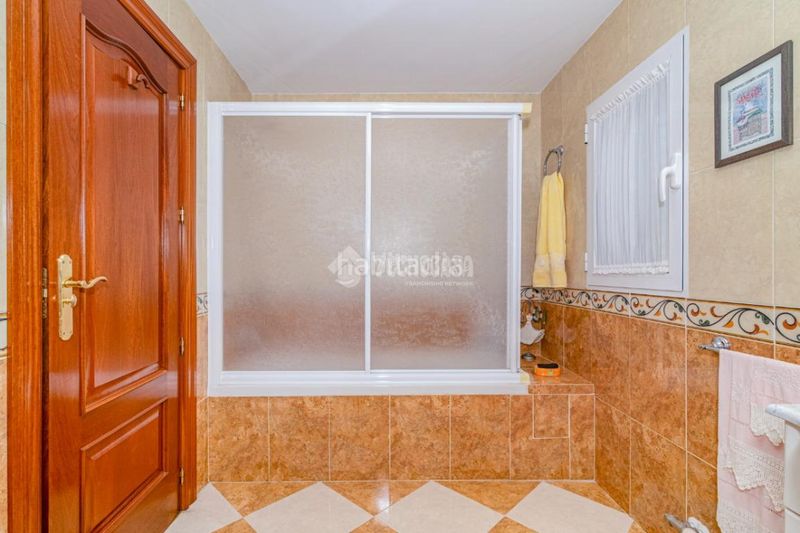 Foto 7f1dd318-8b78-4e52-96d0-d5c73fc3aa35. Casa amb piscina a Cenes de la Vega