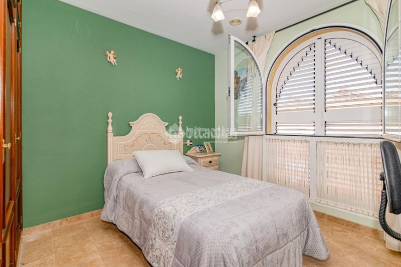 Foto a4229b18-9f02-4ac1-9273-c709c2bbf81b. Casa amb piscina a Cenes de la Vega