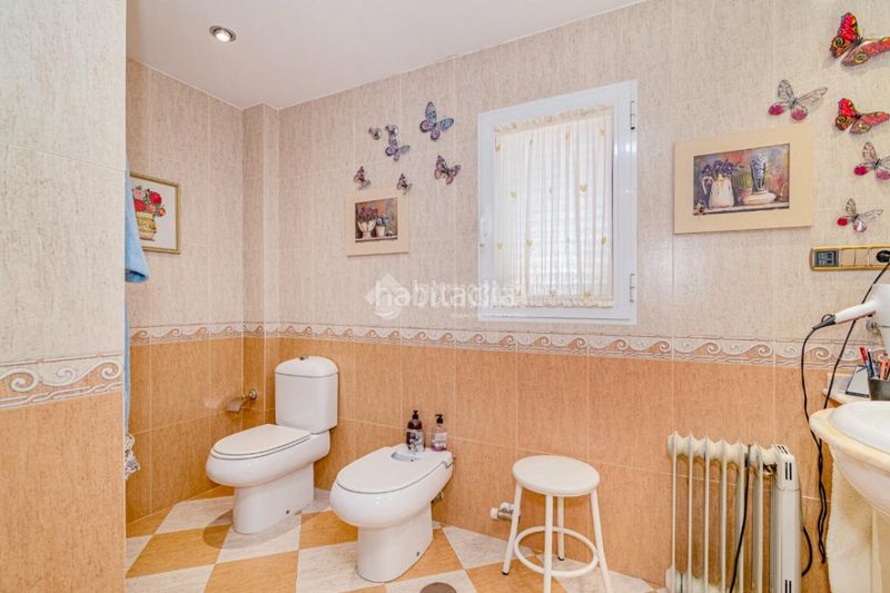 Foto c7e7866d-546e-42db-bfc4-a7872e7e4963. Casa amb piscina a Cenes de la Vega