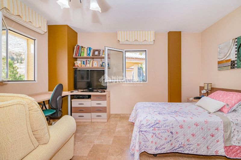 Foto d5967861-b1b5-4ca4-be8b-bd5eeb711bfc. Casa amb piscina a Cenes de la Vega