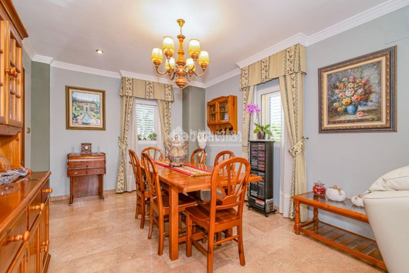 Foto ed996312-0e3f-40a3-8bfc-ed432bfa7b0f. Casa amb piscina a Cenes de la Vega