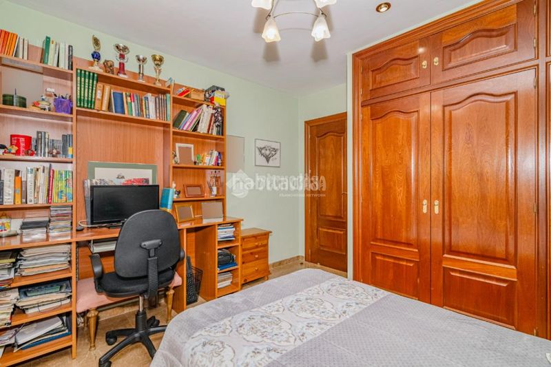 Foto f4dd2654-3ff8-4357-ba02-0782e7f715d4. Casa amb piscina a Cenes de la Vega