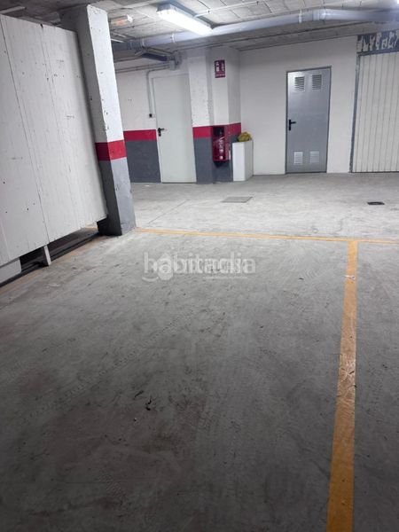 Foto 16f4dd8d-00d7-4c00-b822-6b1c68fd723c. Aparcament cotxe a Cenes de la Vega