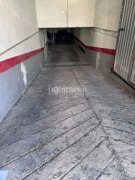 Foto 6f659c6c-b6b2-43ad-9c54-8ef259970542. Aparcament cotxe a Cenes de la Vega