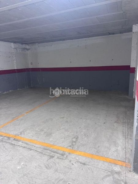 Foto 7084bc86-70c3-4587-91a7-3909e70223e4. Aparcament cotxe a Cenes de la Vega