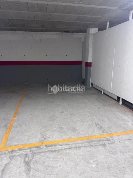 Foto ebcd1d05-5424-4a04-94b1-dd38dafaced6. Aparcament cotxe a Cenes de la Vega