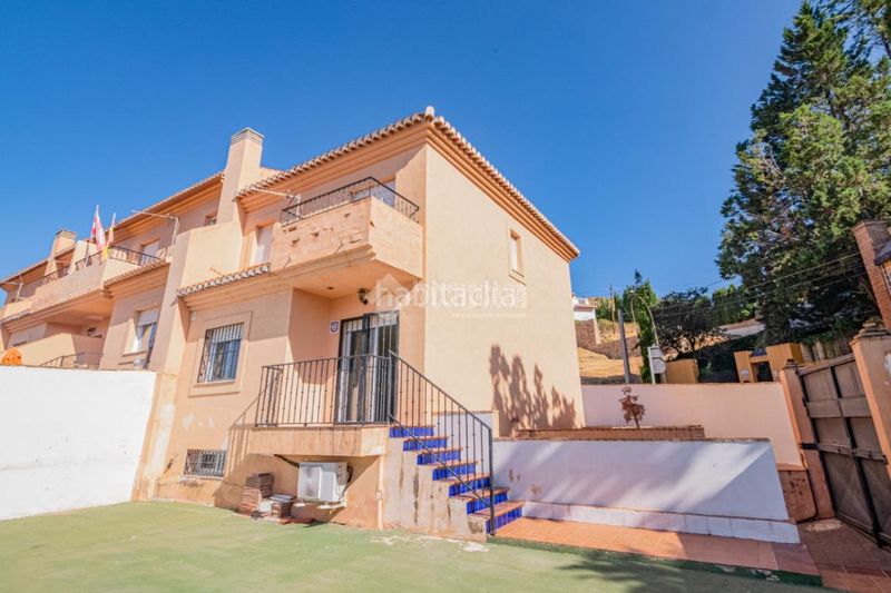 Foto 00ad3fe5-f66b-4cf0-bf68-65e72cfe1e07. Casa aparellada amb aparcament a Cenes de la Vega