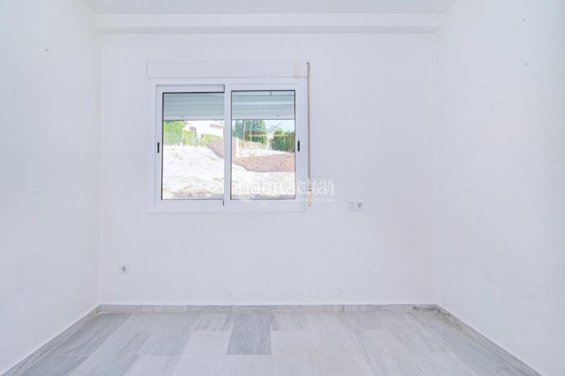 Foto 4aff23a6-c20a-40ea-9f9d-bb77c71bff79. Casa aparellada amb aparcament a Cenes de la Vega