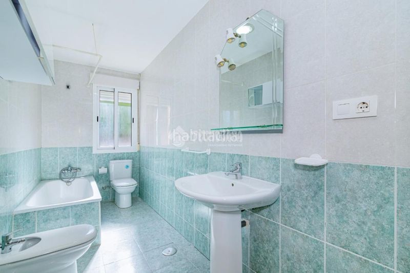 Foto 5a32245c-fe22-4829-8e83-c5d4cc06ebe9. Casa aparellada amb aparcament a Cenes de la Vega