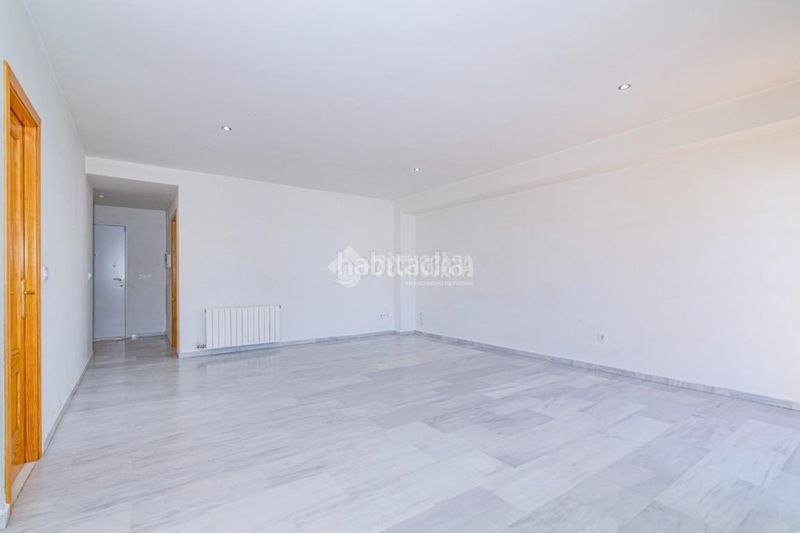 Foto 6398c0fa-0bae-4ab0-b226-cfb55b83e2ab. Casa aparellada amb aparcament a Cenes de la Vega