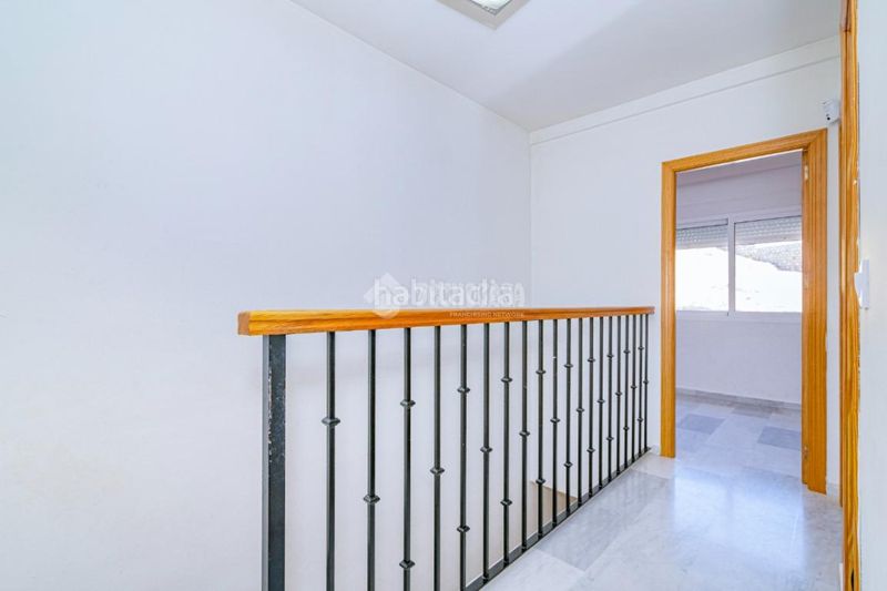 Foto 70c86e52-daae-44cf-917d-809b0407a0e0. Casa aparellada amb aparcament a Cenes de la Vega