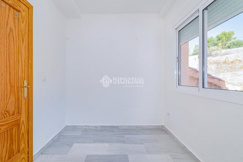 Foto e4aad83a-d20a-4a3f-a81e-f9c1fd1cc6d4. Casa aparellada amb aparcament a Cenes de la Vega