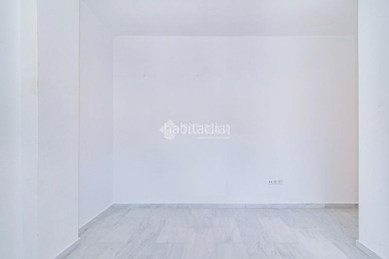 Foto ed5cc161-3f7c-4c16-aedc-ea766359f8f5. Casa aparellada amb aparcament a Cenes de la Vega