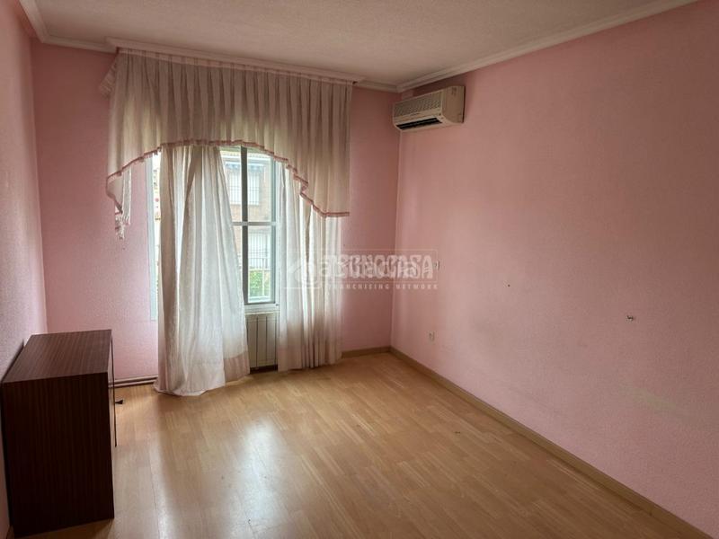Foto af10b1b9-d82c-4f28-83db-274c0eeff8e5. Casa amb calefacció aparcament a La Poveda Arganda del Rey