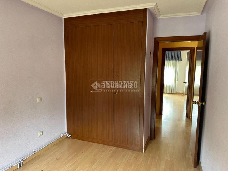 Foto df8bc3c9-7773-4dcb-9edf-d9fdc2284e85. Casa amb calefacció aparcament a La Poveda Arganda del Rey
