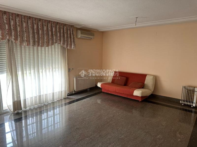 Foto e539ee53-df60-480d-8863-1ebbda217b21. Casa amb calefacció aparcament a La Poveda Arganda del Rey