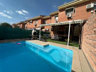 Casa aparellada en Los Villares. Casa en venta en arganda del rey
